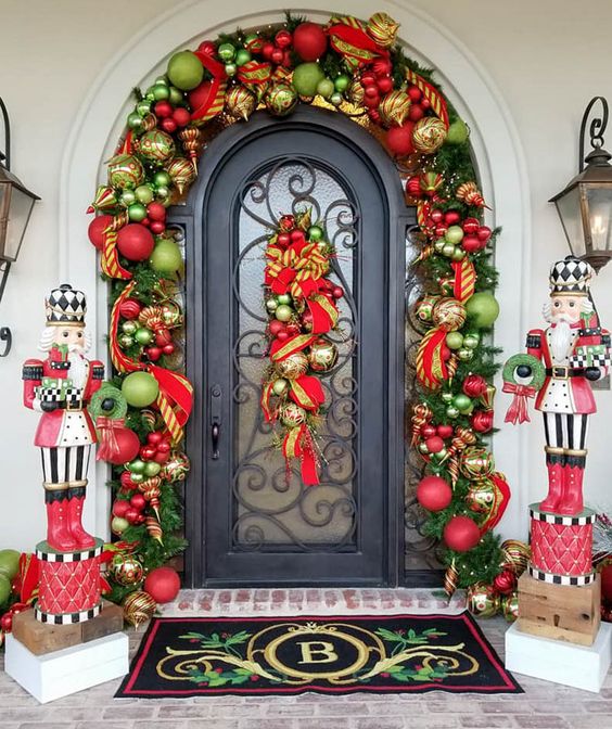 Outdoor Christmas Decor With Vibrant Hues