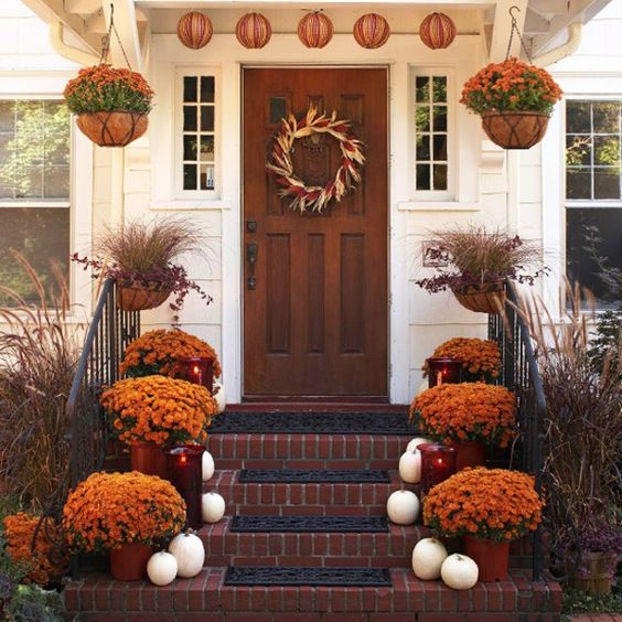 outdoor Christmas decor with fall sytle