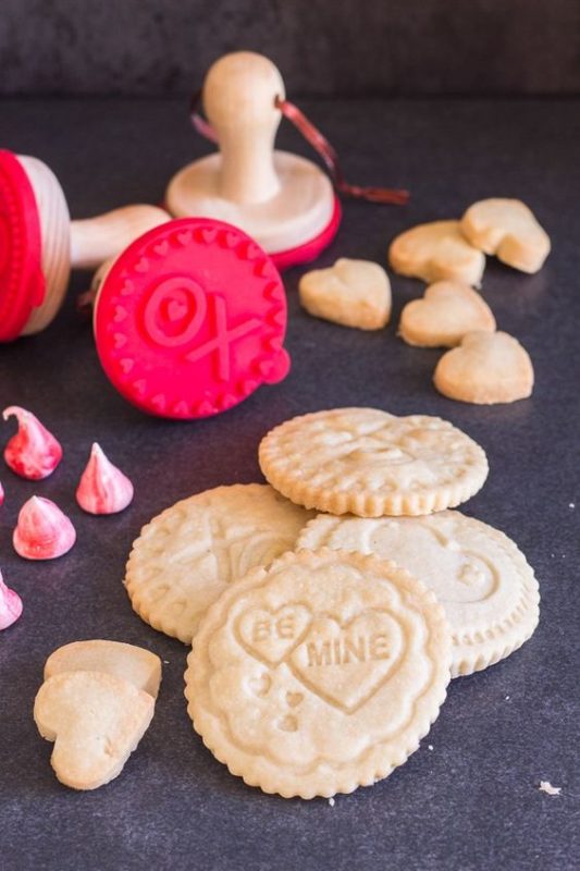 Best Valentine's day gift for her in 2022 - love message shortbread cookies