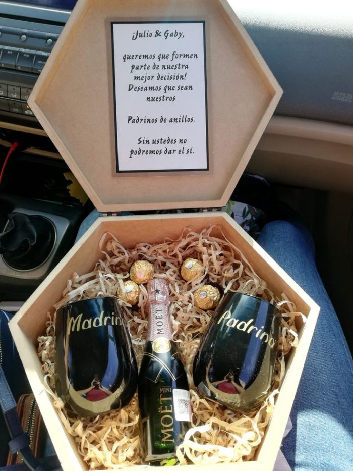 give customized wine bottles as wedding gift ideas for couple 