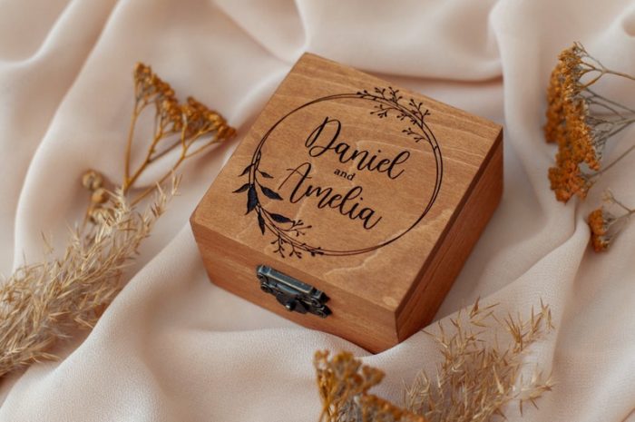 Give Love Keepsake Boxes As Couple Gift Ideas For Wedding