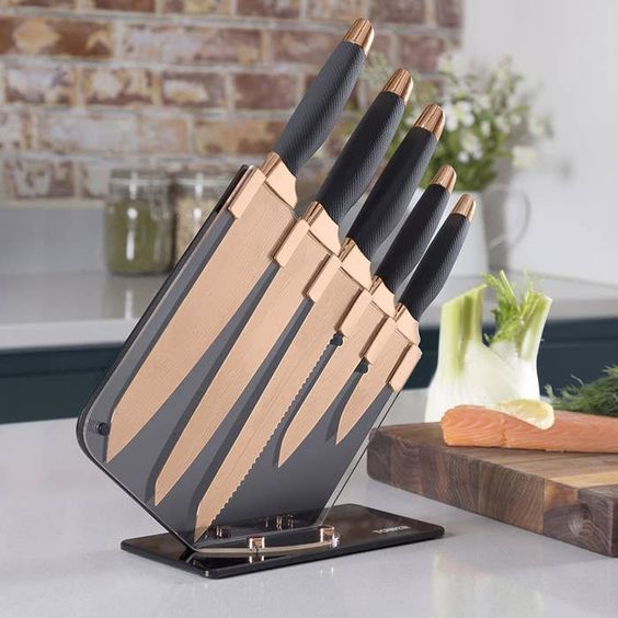 give knives Sets as wedding gifts for couples. 