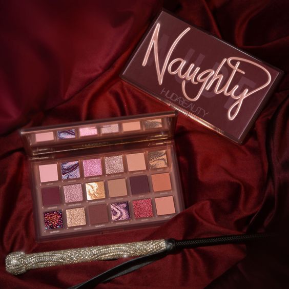 Romantic Valentine's day gifts for girlfriend - eyeshadow beauty products