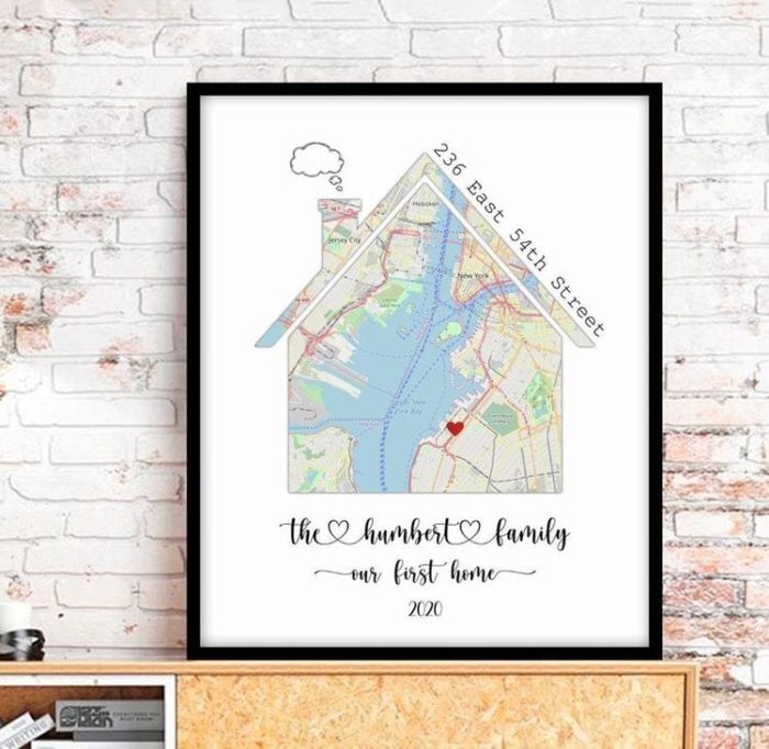 give World Maps as personalized wedding gifts