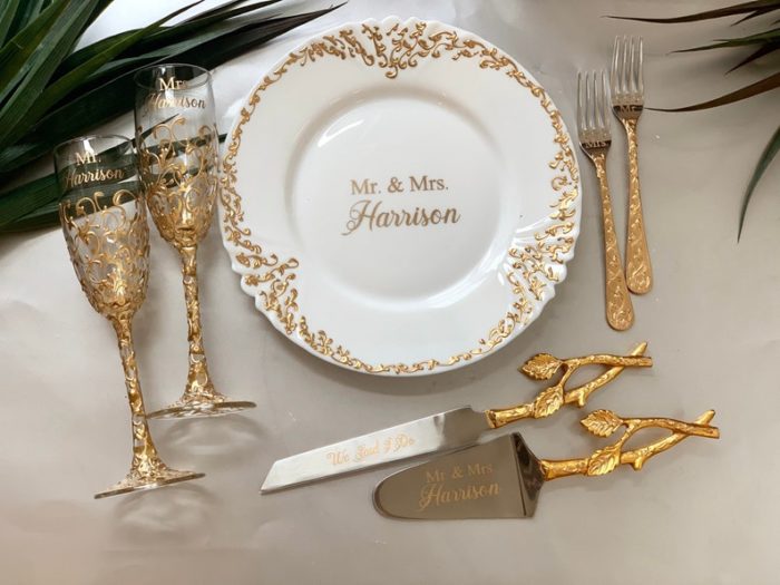 give Wedding Dish as personalized wedding gifts. 