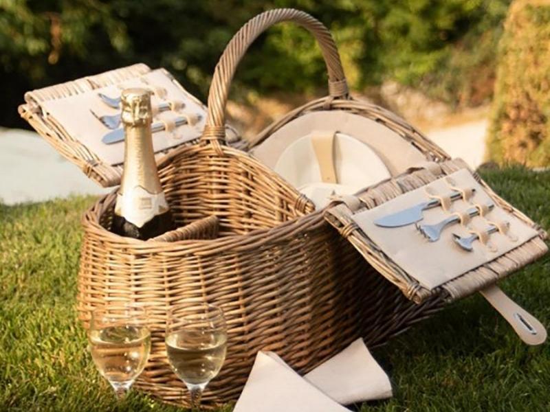 willow picnic basket - willow anniversary gift ideas