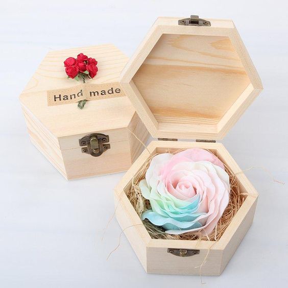 Valentine's Day gifts for mom - flower soaps