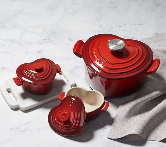 Valentine's Day gifts for mom - dutch oven