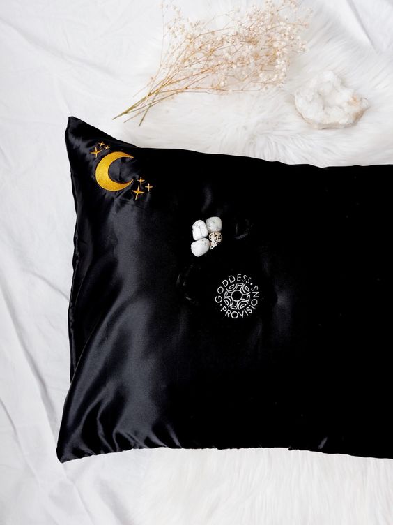 Valentine's Day gifts for mom - Silk Pillowcases 