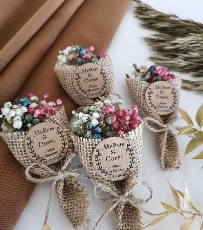  Give Customized Bouquet as personalized wedding favors for guests.