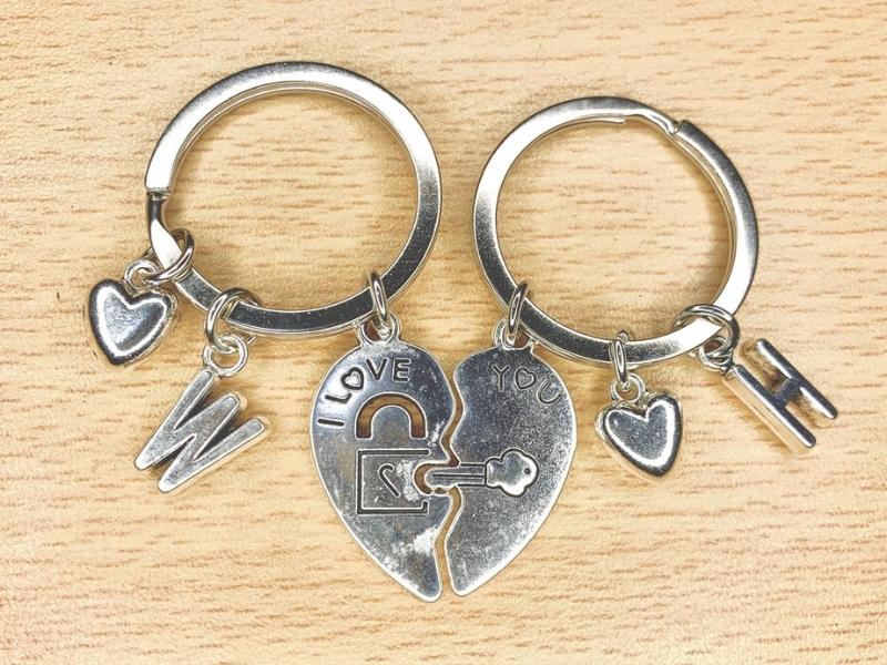Aluminum Two Heart Keyrings for the 10 years of marriage gift