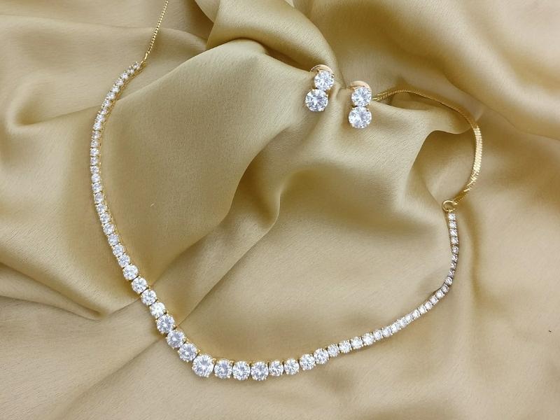 Diamond Necklace for the 10 years of marriage gift for her