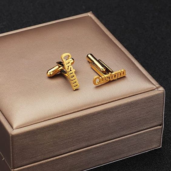 Valentine's day gifts for him - Custom Love Letter Cufflink. Source: Internet.s