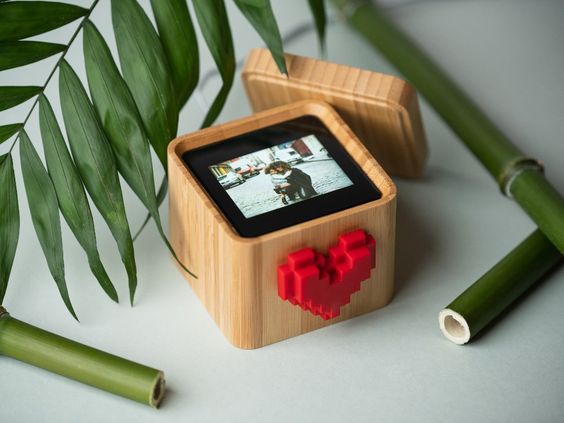 Valentines gift for him for date night - Lovebox Spinning Heart Messenger. Source: Amazon