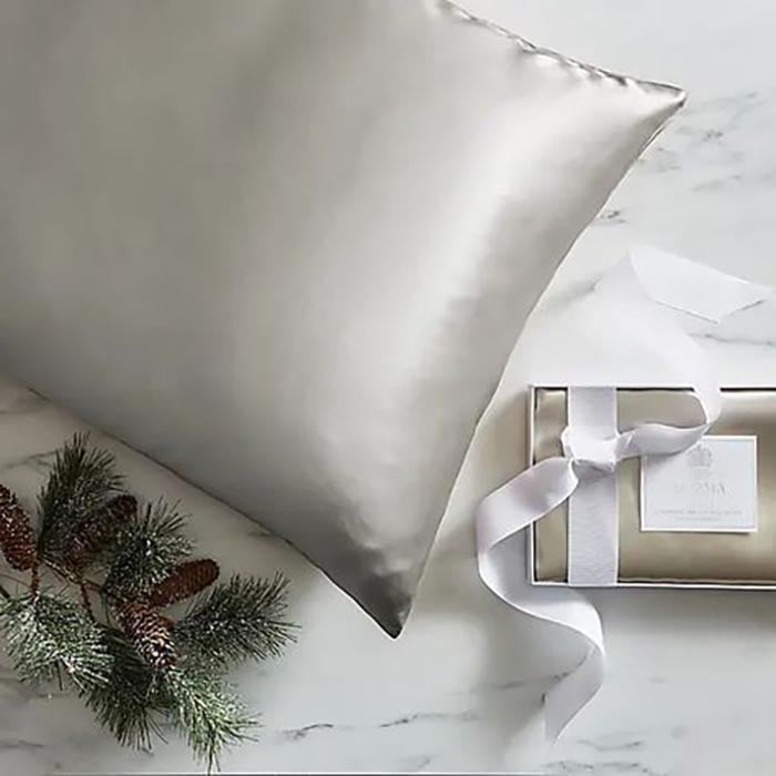 Silk pillowcase for the valentine gift. Pinterest photo