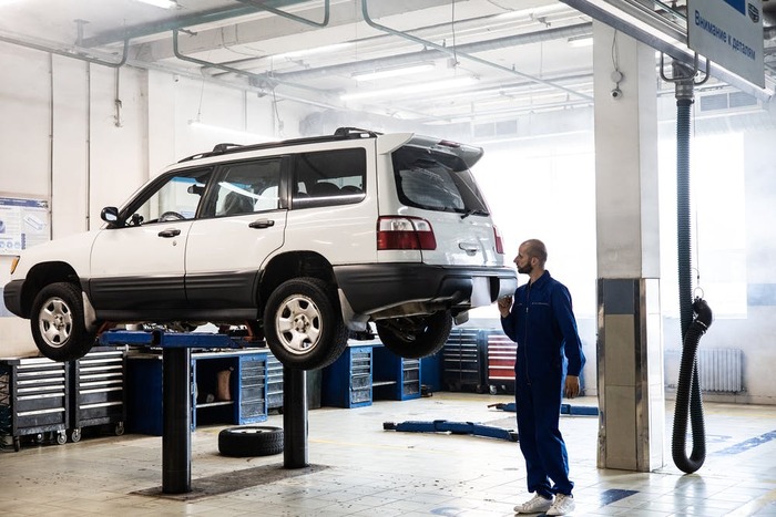 Car maintenance service for mom Source: Pexels 