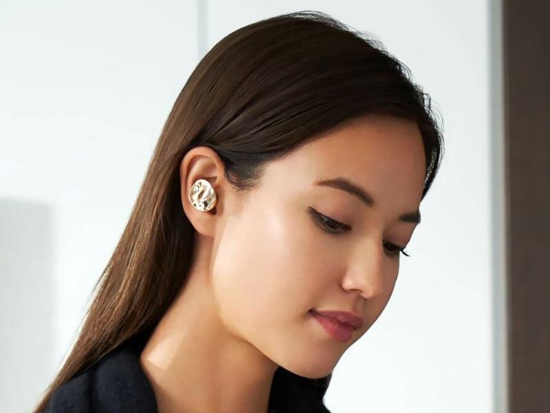 Sleek Earphones for anniversary gift ideas for parents