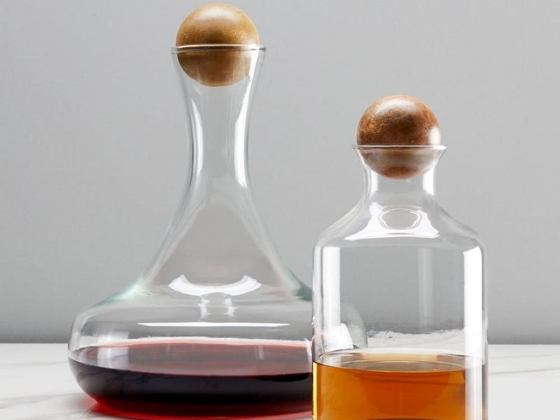 The Glass Decanter With Wood Stopper For Anniversary Gift Ideas For Men