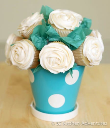 Mother's day DIY gifts: Cupcake Bouquet. Image via 52 Kitchen Adventures