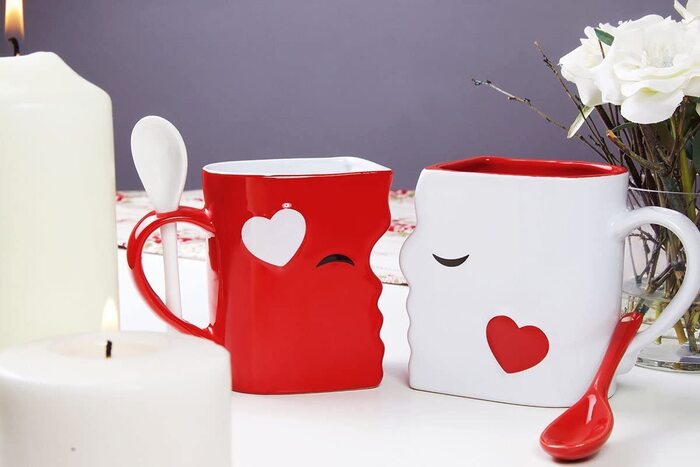 Kissing cups for adorable anniversary presents