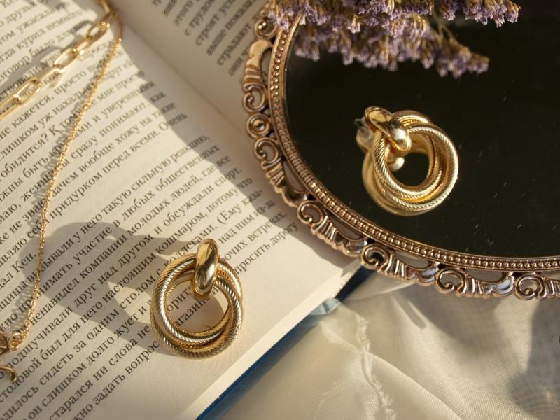 Gold Jewelry for modern anniversary gift on 14th year