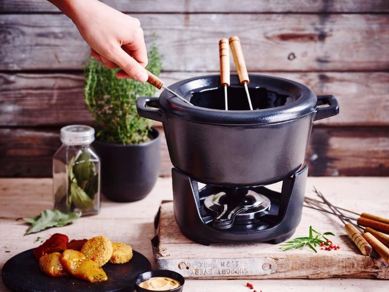 Cast Iron Fondue Set For The Year 6 Anniversary Gift