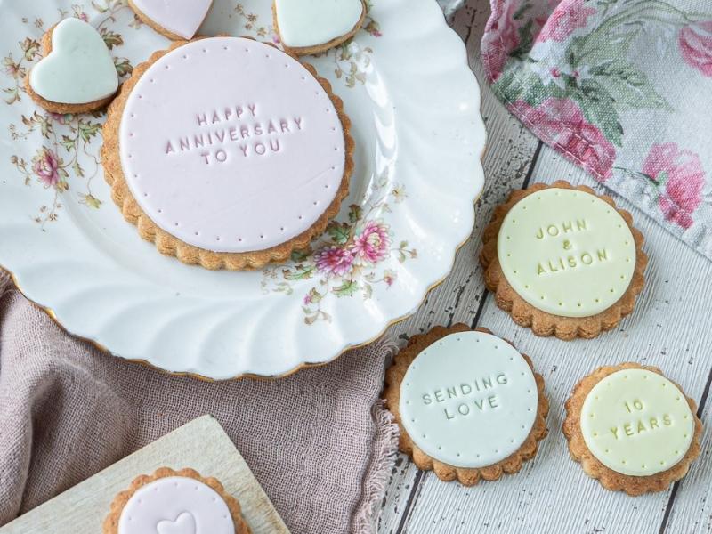 Anniversary Biscuit Gift Box For The 6Th Anniversary Gift