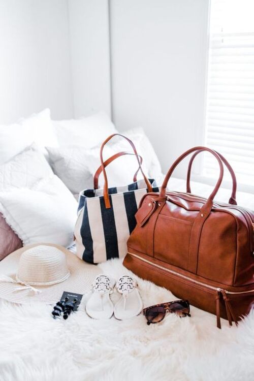 Weekender bag for ladies. Source: Pinterest
