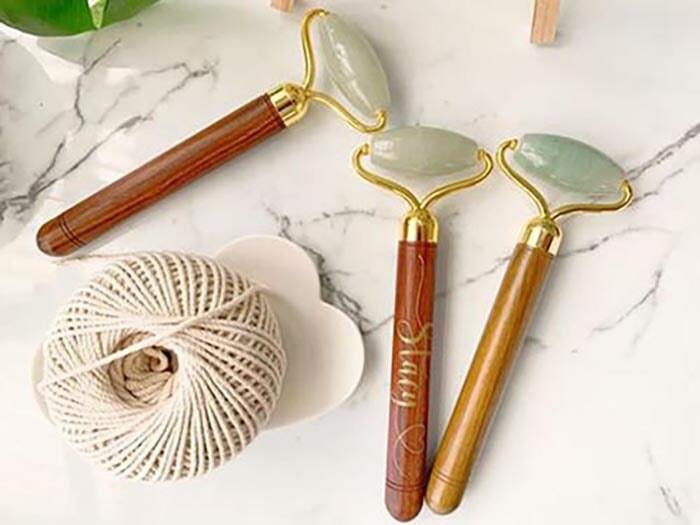 Interesting facial roller: fun gift ideas for wife