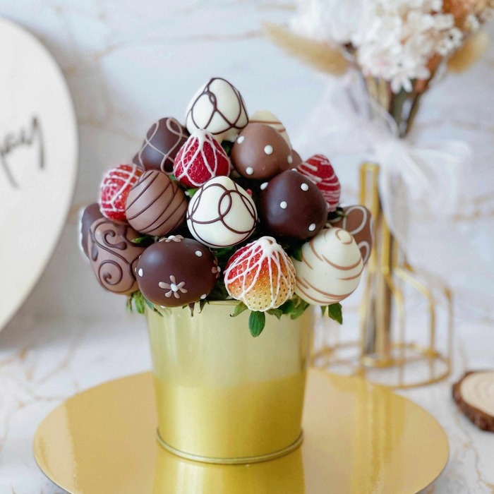 Mother's day DIY gifts Chocolate Covered Strawberry Bouquet