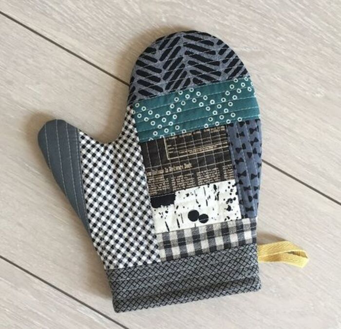 Oven mitts - thoughtful gifts for cooking mom