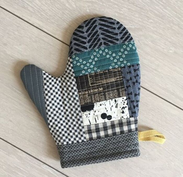 Oven Mitts - Thoughtful Gifts For Cooking Mom