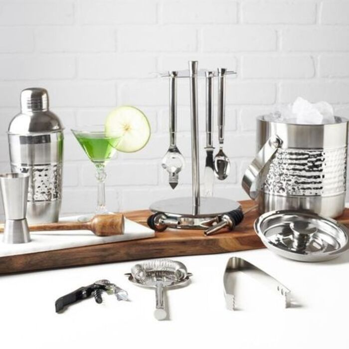 16 Best Kitchen Gifts for Moms Who Love to Cook (2023)