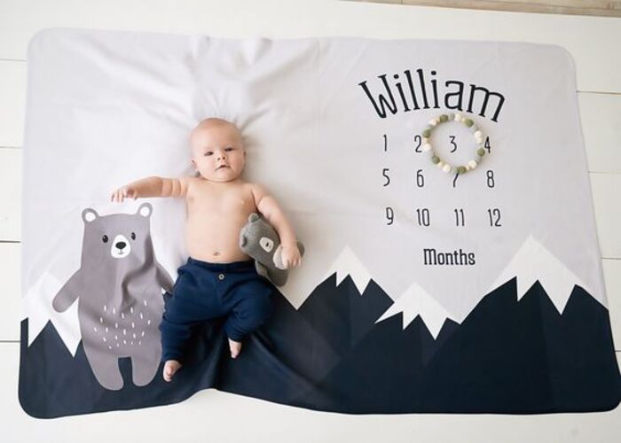 Milestone blankets as unique baby shower gifts for mom-to-be