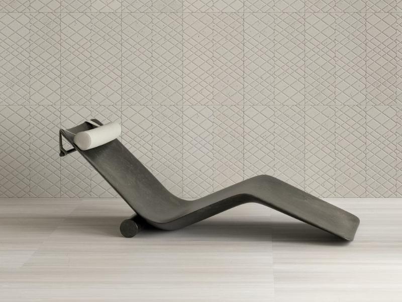 A Chaise Longue For The 17Th Anniversary Gift