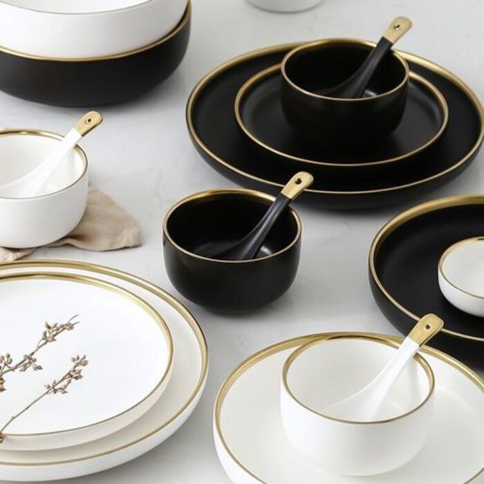 Dinnerware sets as practical wedding presents