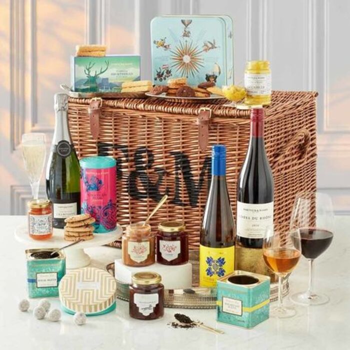 F&M hamper for expensive gifts for girlfriend