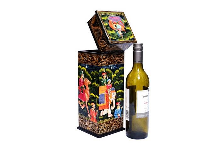 Коробка для винных бутылок - свадебный подарок для индийской пары. 