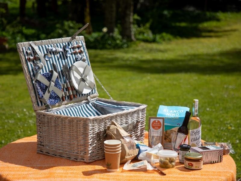 Picnic Basket For Last Minute Diy Anniversary Gifts For Boyfriend