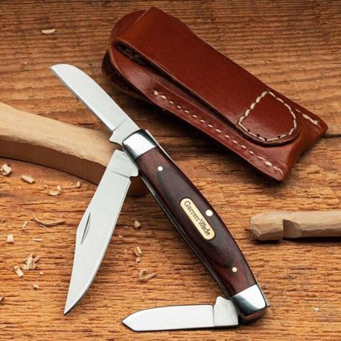 Knife and sheath for adventure girlfriends