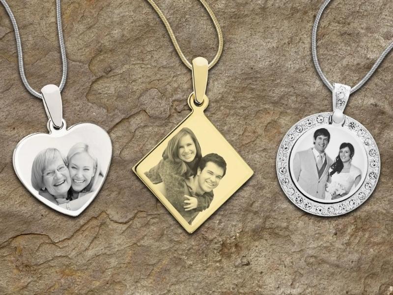 Photo Engraved Necklace For 7Th Wedding Anniversary Gifts For Friends