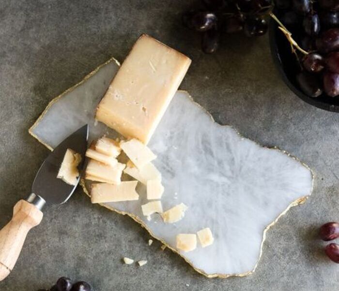 DIY faux agate cheeseboard: charming gifts for her