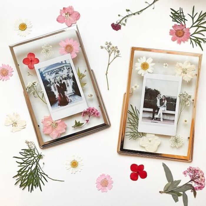 Flower frame: romantic DIY gifts for girlfriend