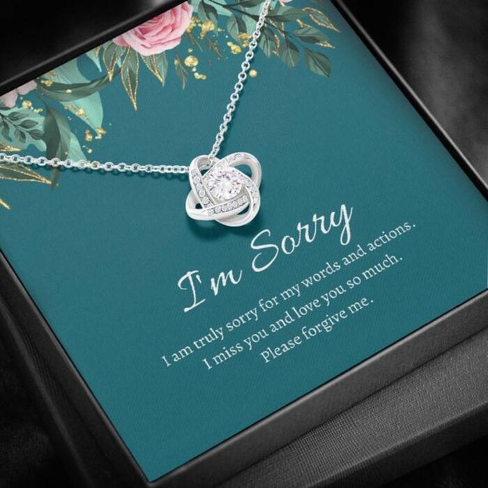 "I'm sorry necklace": cute makeup gift for girlfriend