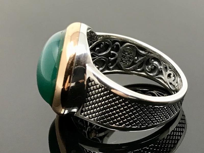 Stylish Emerald Green Ring to mark the 35th wedding anniversary 