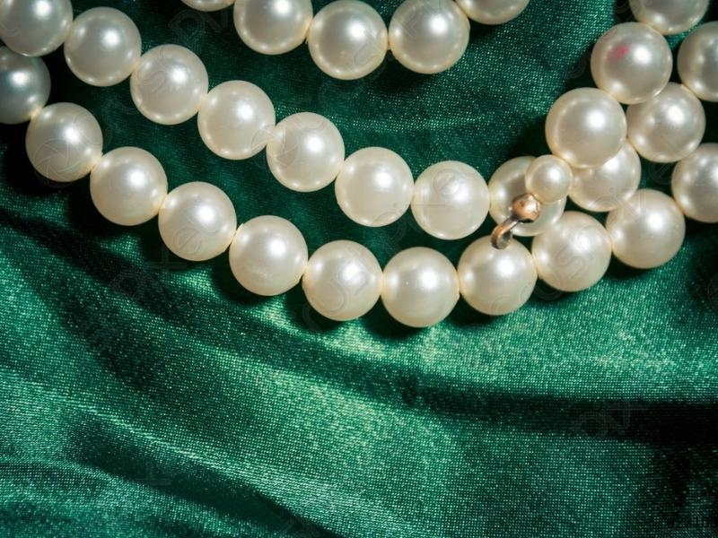 Gift Guide: For Her - Southern Curls & Pearls