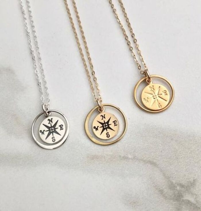 Compass necklace: simple gifts for women