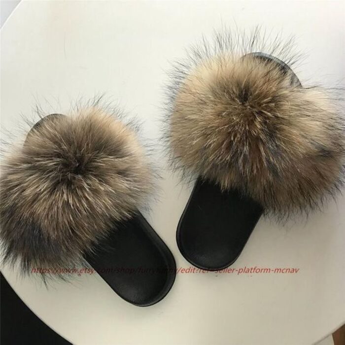 Faux fur slides: easy girlfriend gift idea
