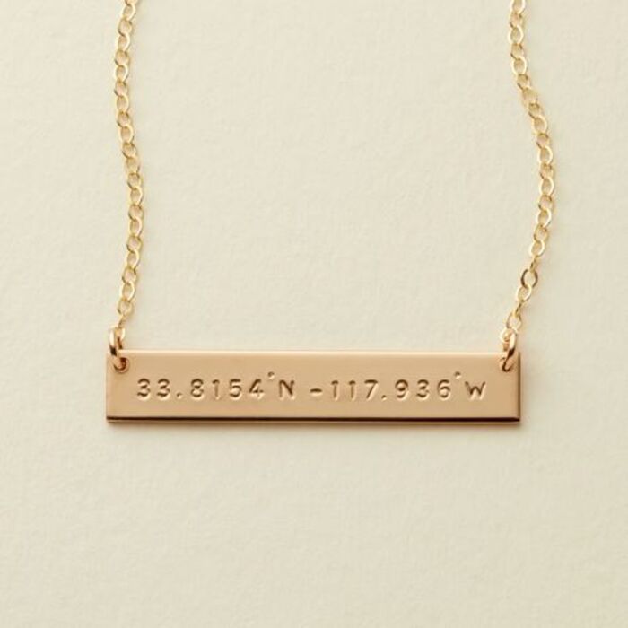 Coordinates necklace: simple gift ideas for girlfriend