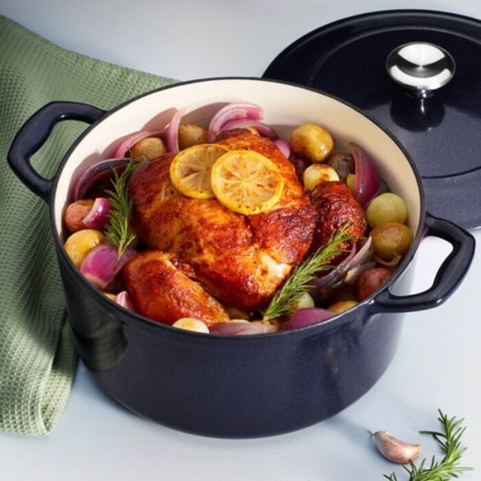 Cast iron Dutch oven: simple present for girls